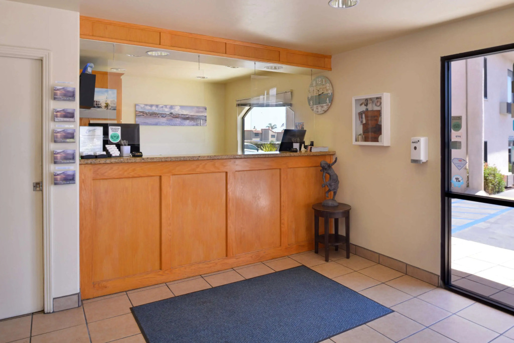 Edgewater Inn and Suites