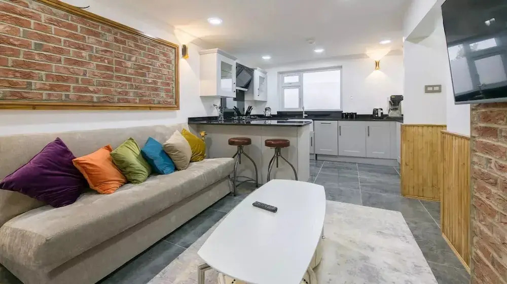 Colorful Apartment near Canary Wharf