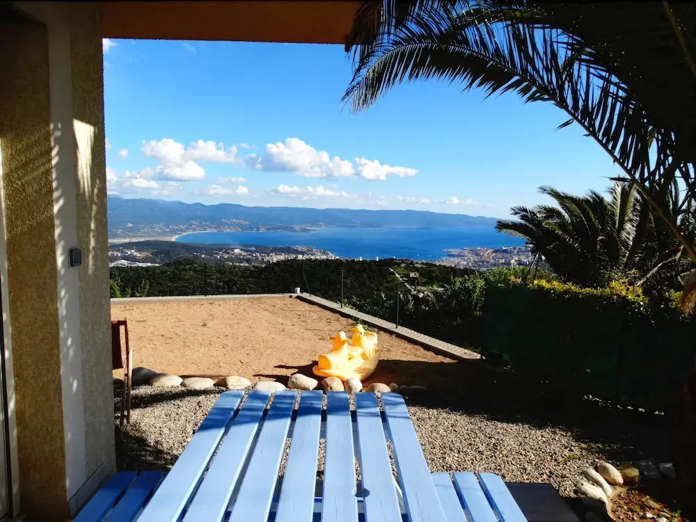 Gîtes Sassone, piscine, jacuzzi et vue mer panoramique sur Ajaccio
