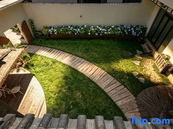 Qingqing Yuye Homestay (Dali Erhai S-Bay Ecological Corridor Store)
