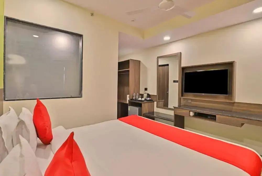 GenX Surat BY 1589 Hotels