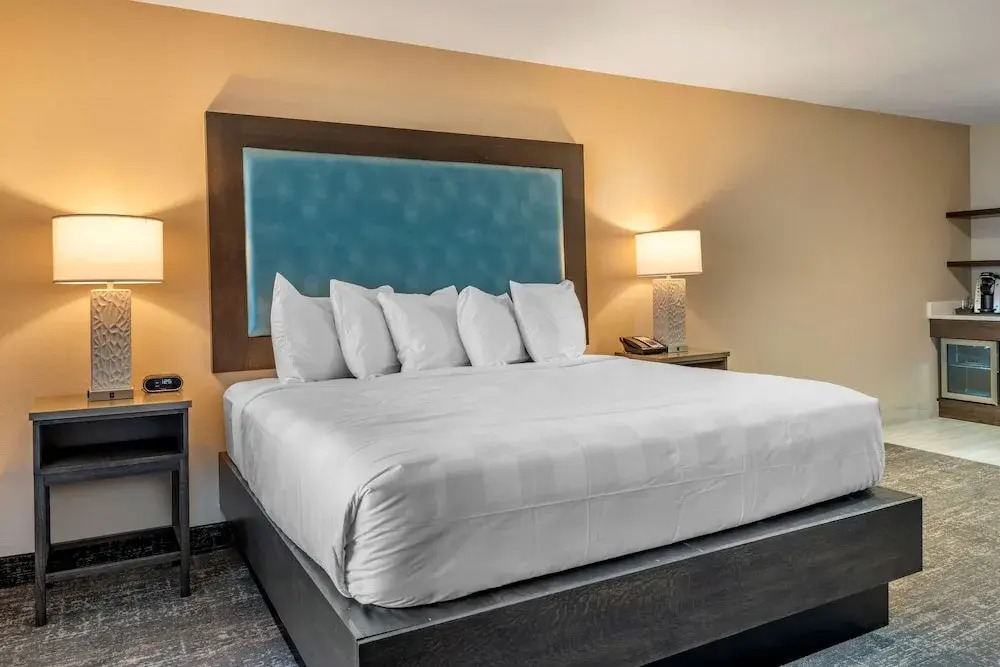 Best Western Plus Lincoln Sands Oceanfront Suites