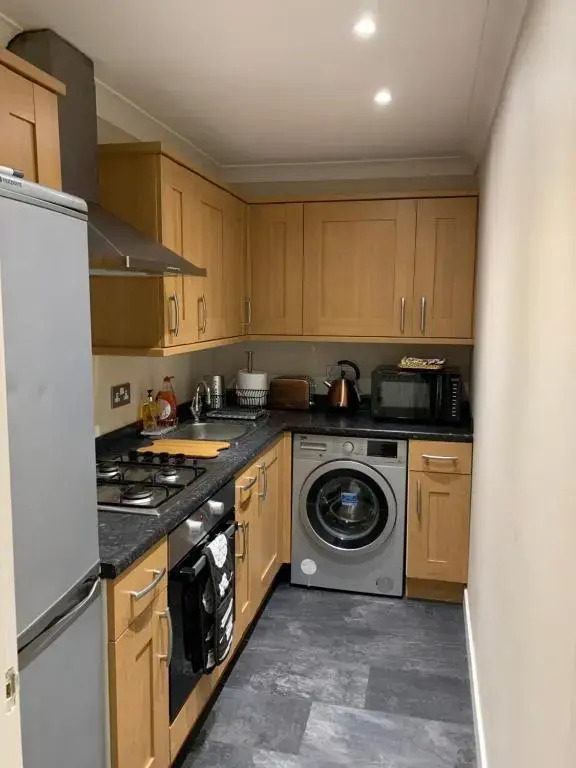 Dunfermline GF flat, 5 min walk to Train St. and High St.