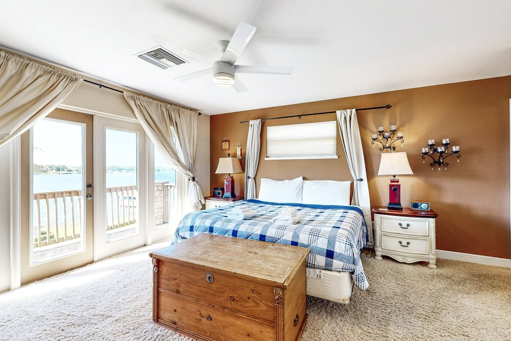 Dog-friendly Lakefront Home With Private Dock & Beach - Snowbirds Welcome