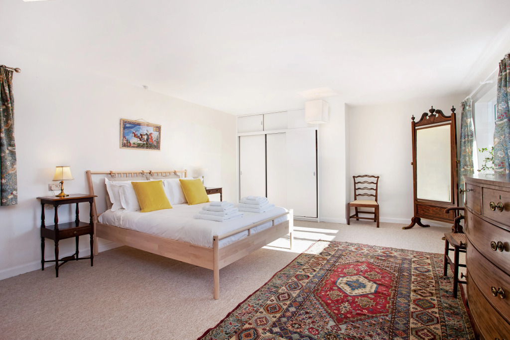 Peachy Pink Country Retreat - perfect for families to gather & relax in.