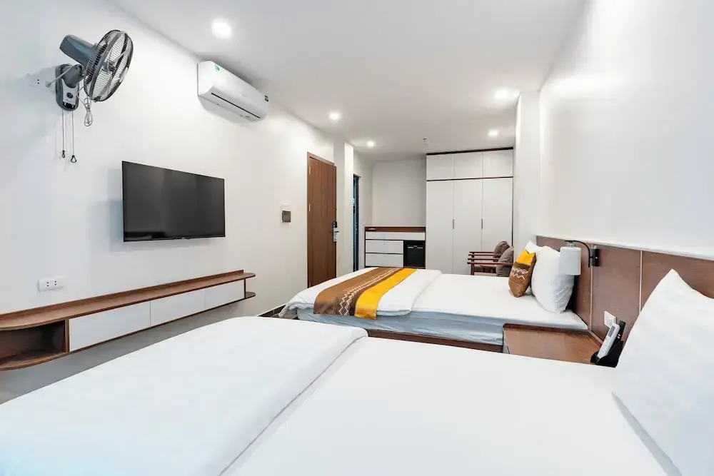 Golden Crown Hotel Long Bien