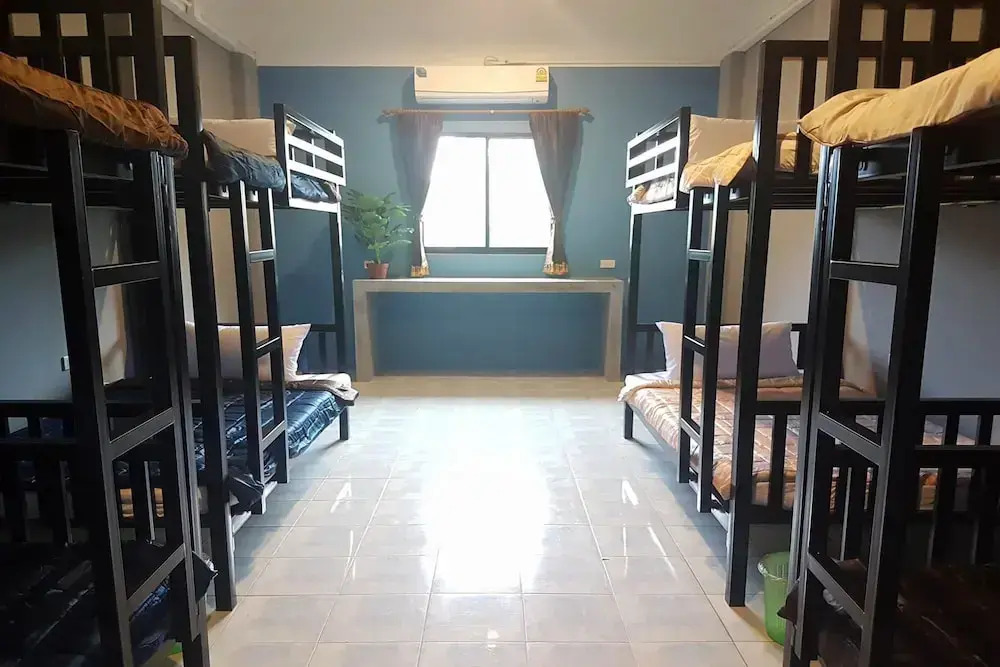 OYO 1147 The Moment Hostel
