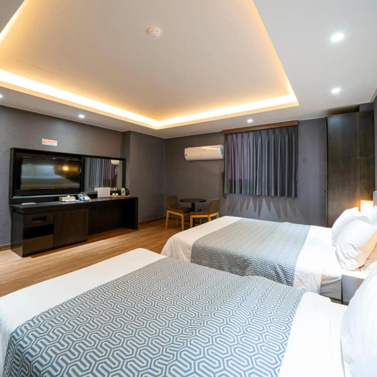 I-check Hyunjin Hotel