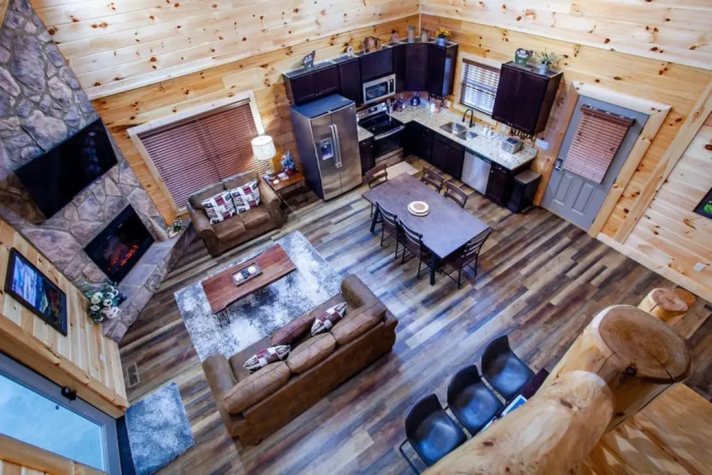 Swimming Bears Lodge Two Cabins with Pools and HotTubs