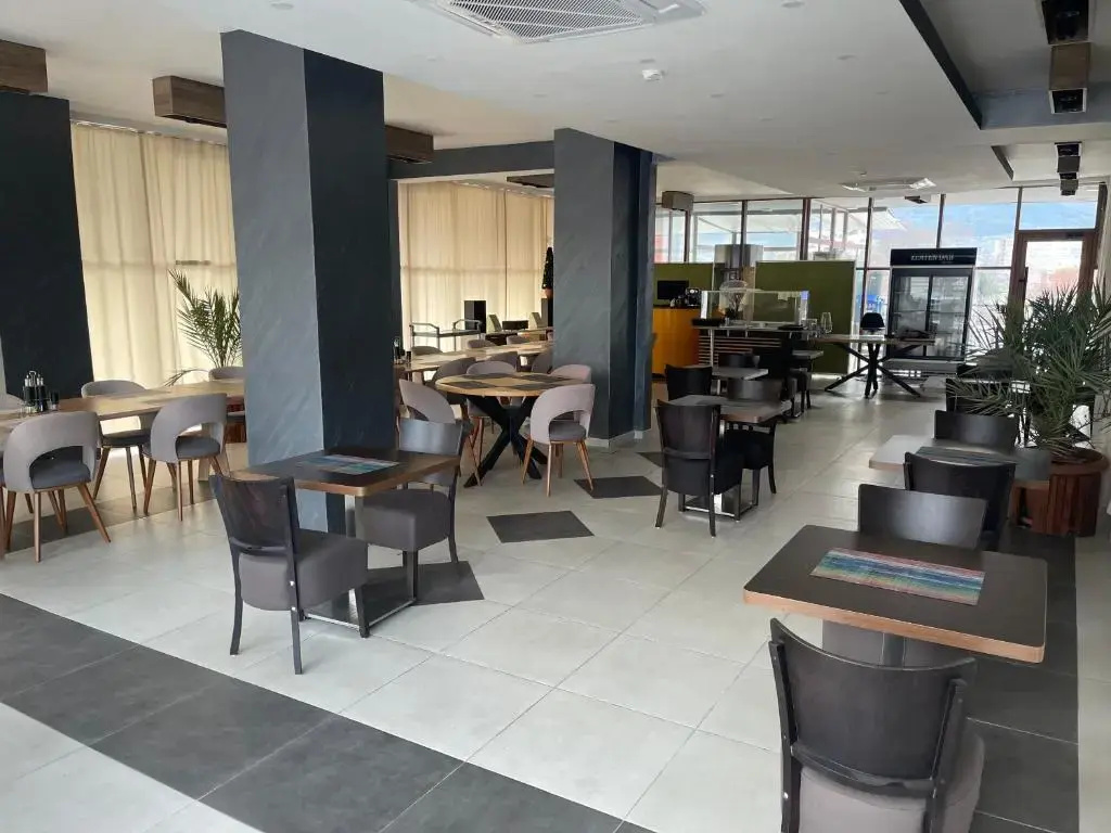 Hotel Story