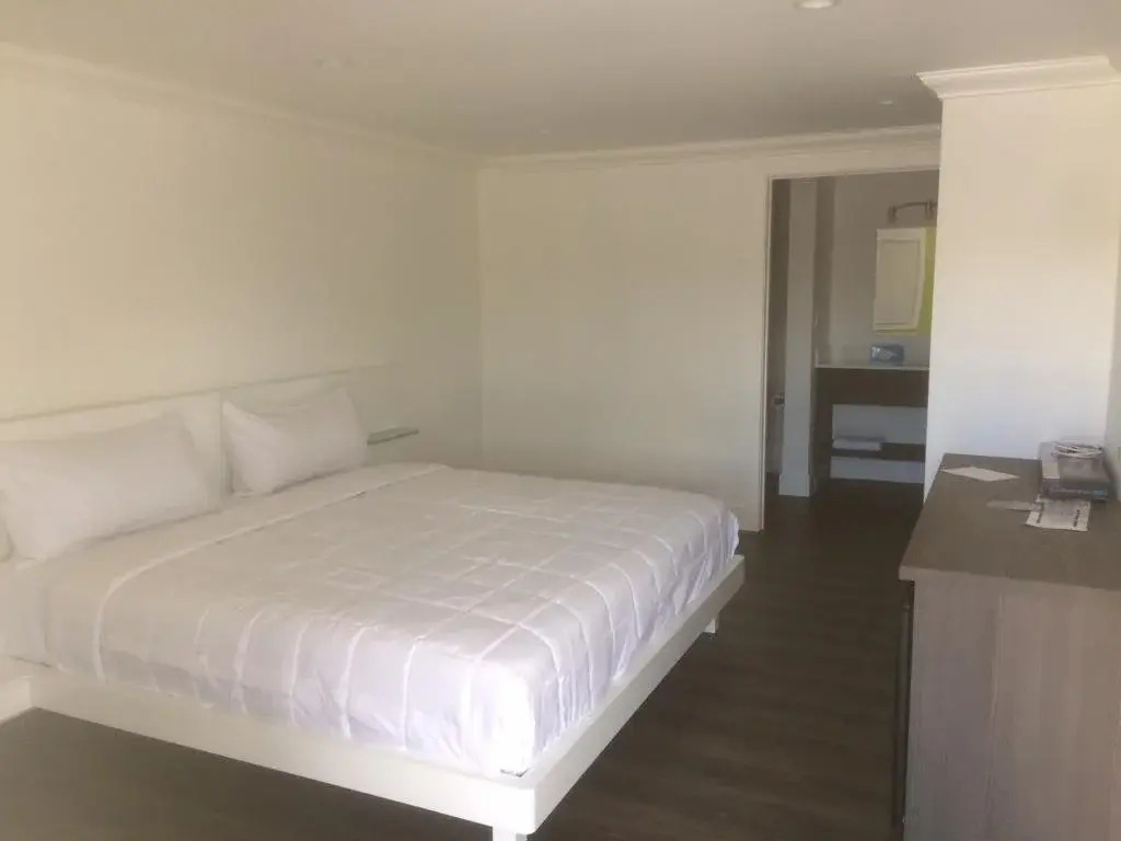 Spinnaker Inn of Naples