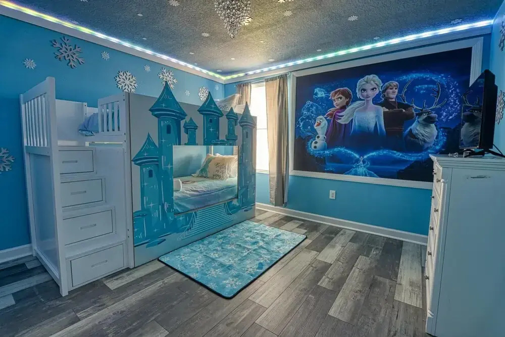 Christopers 9-bedroom Vacation Home