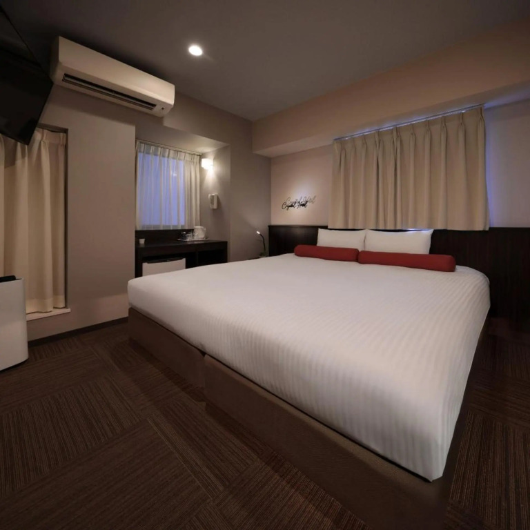 Nipponbashi Crystal Hotel