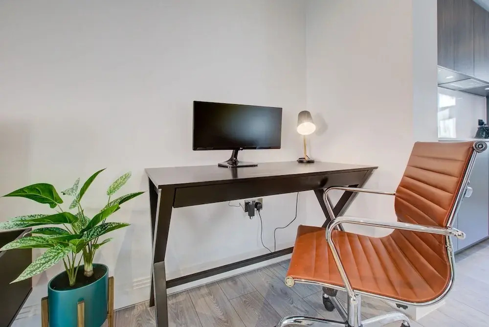 Contemporary 3-bed Apartment in Fulham, London