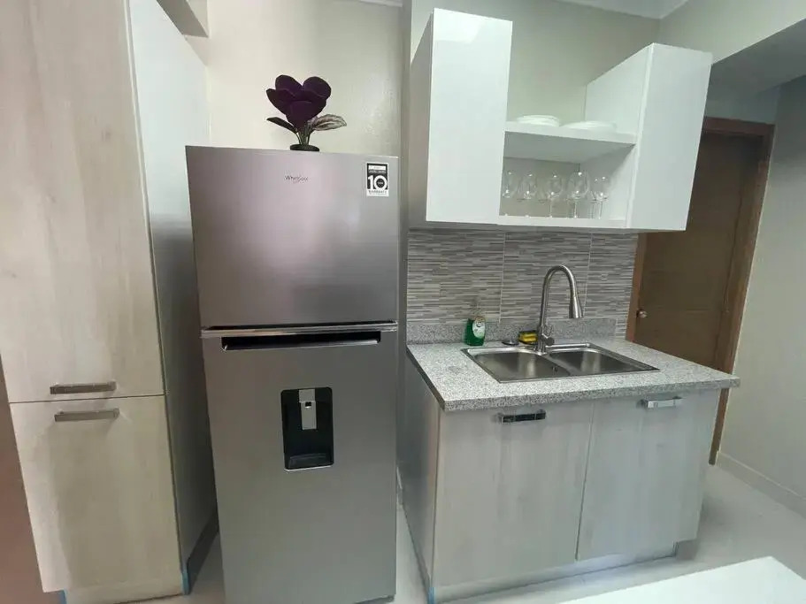City View 2Br Downtown Stylish Sleeps 4 +WiFi+ Gym