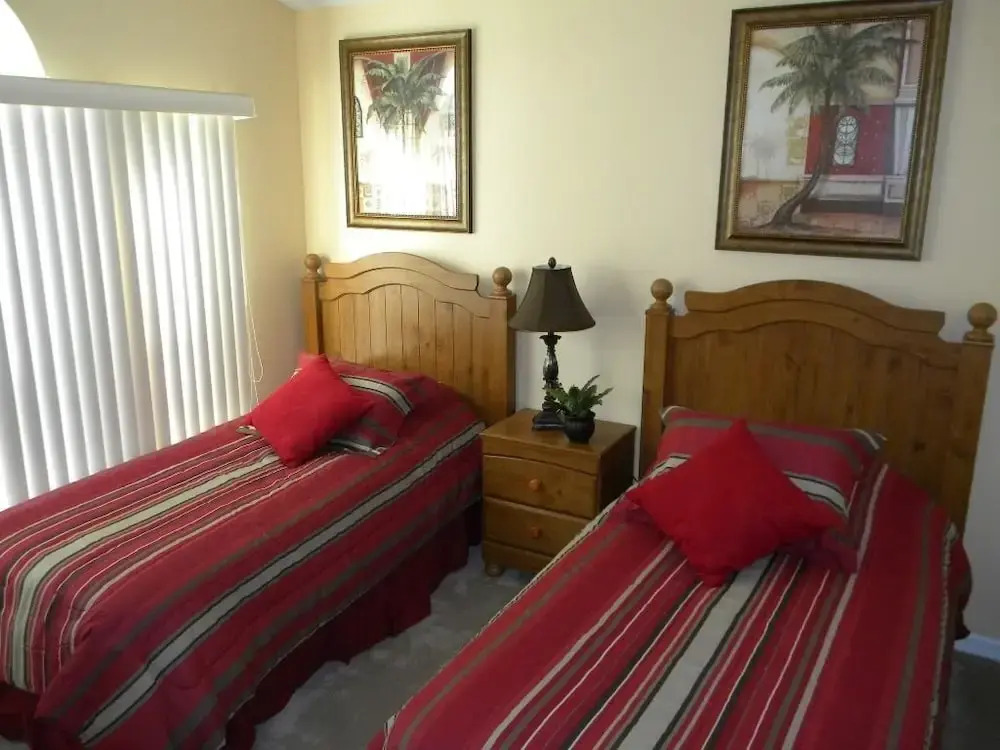 La Solana 3 Bedroom Villa with Private Pool by Florida Villas Direct