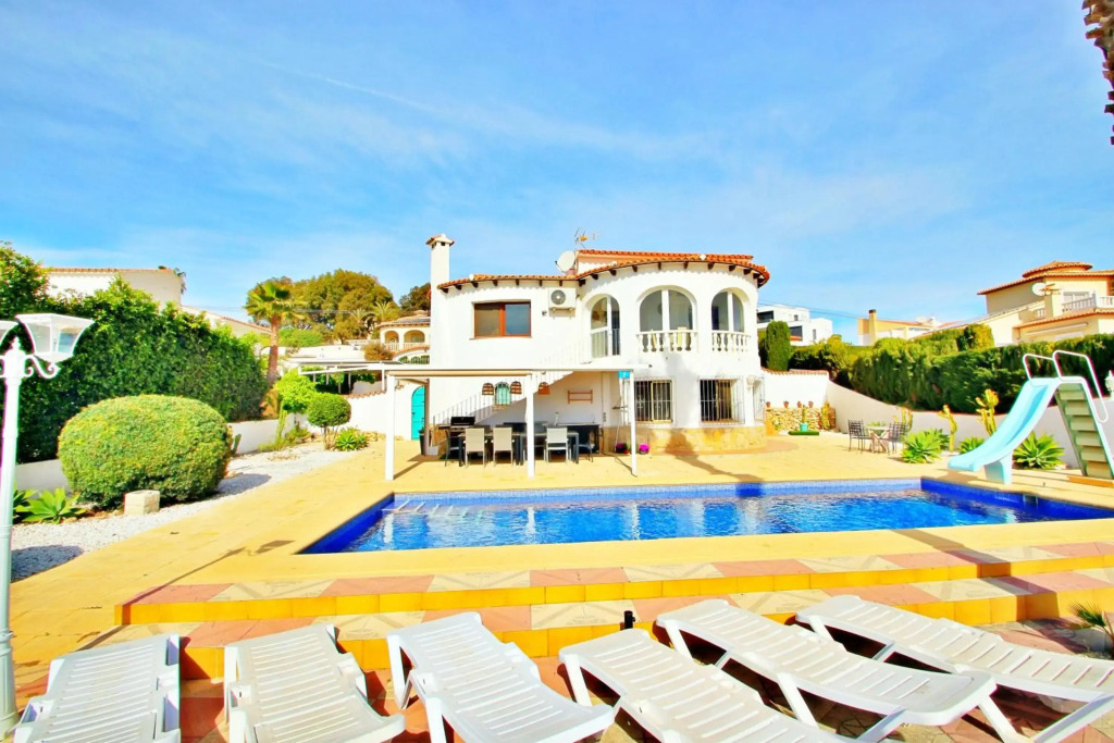 Aaron - holiday home with stunning views and private pool in Calpe