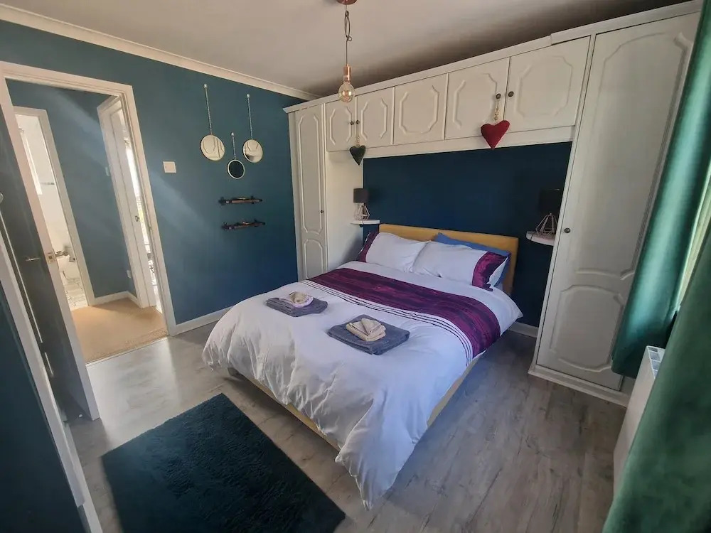 2br-sleeps4-balcony-petsok-parking-ferryside
