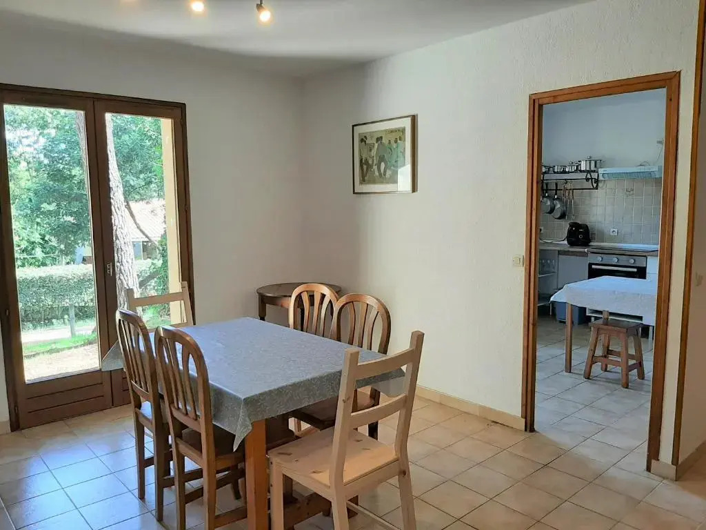 Maison familiale avec jardin, près de locéan dans un quartier calme - FR-1-239-820