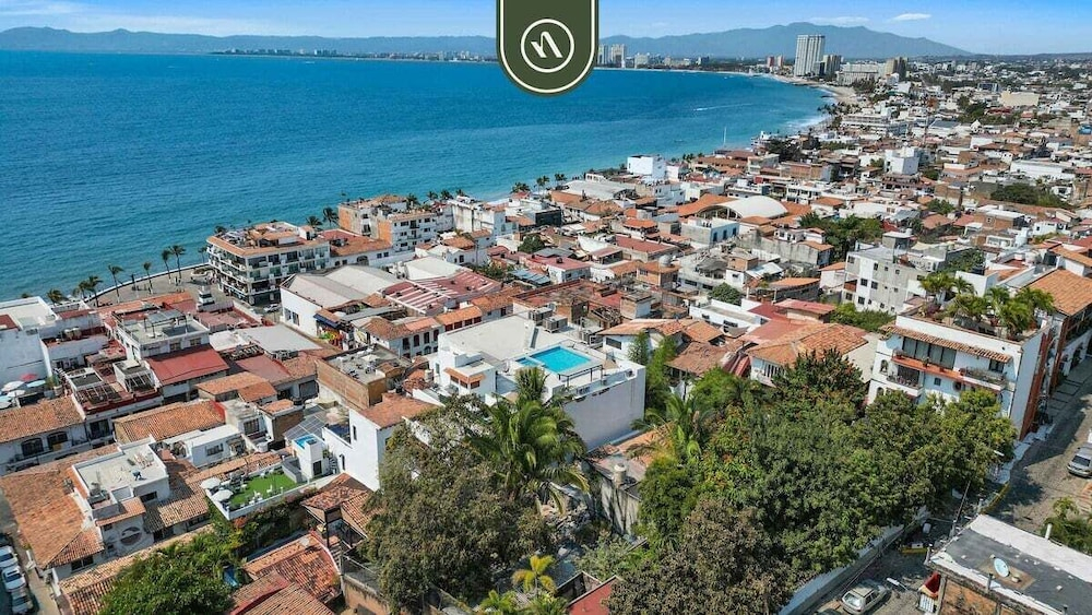 Luxury 2 BR - Downtown - Pool - Sunset in Terrace