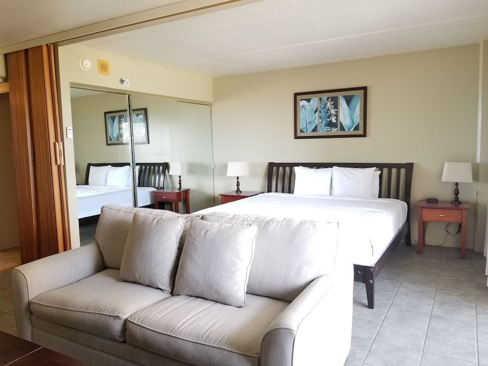Ilikai Tower One Bedroom Lagoon View Waikiki Condos with Lanai & Free Wifi