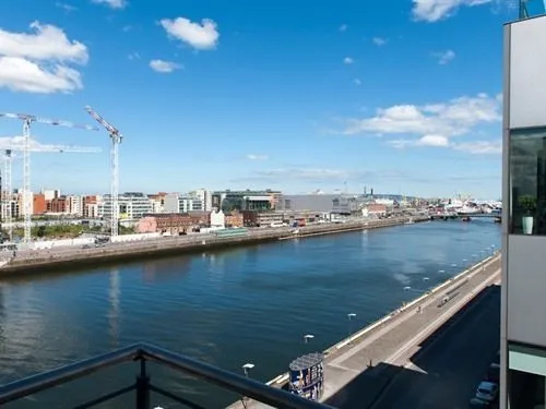 Sunny Apartment off Grand Canal Square Dublin 2