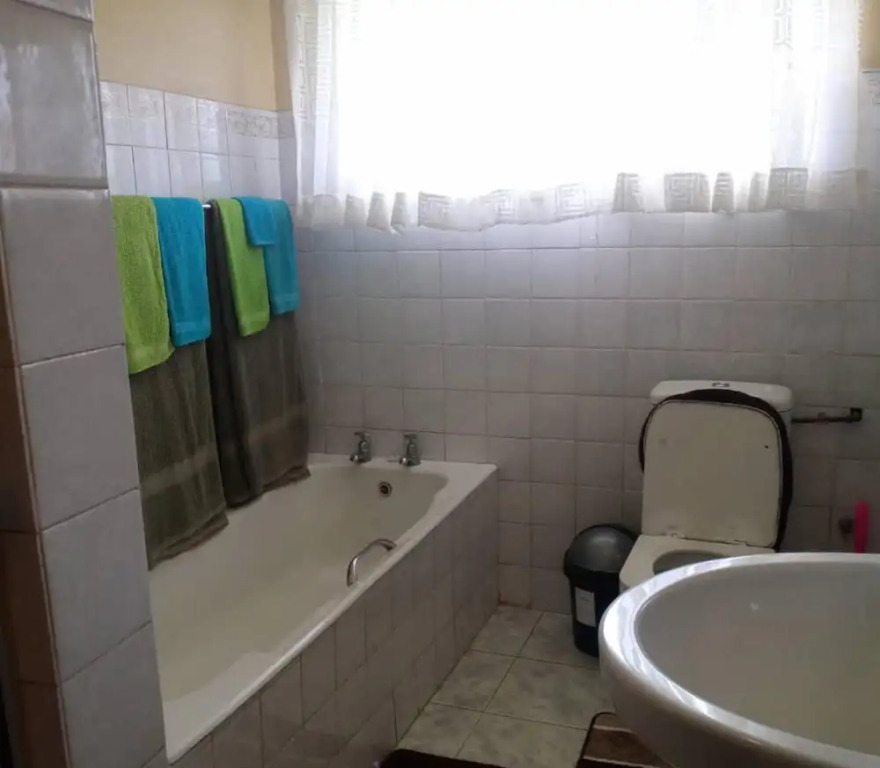 Guesthouse With Green Garden and Pool - 2102