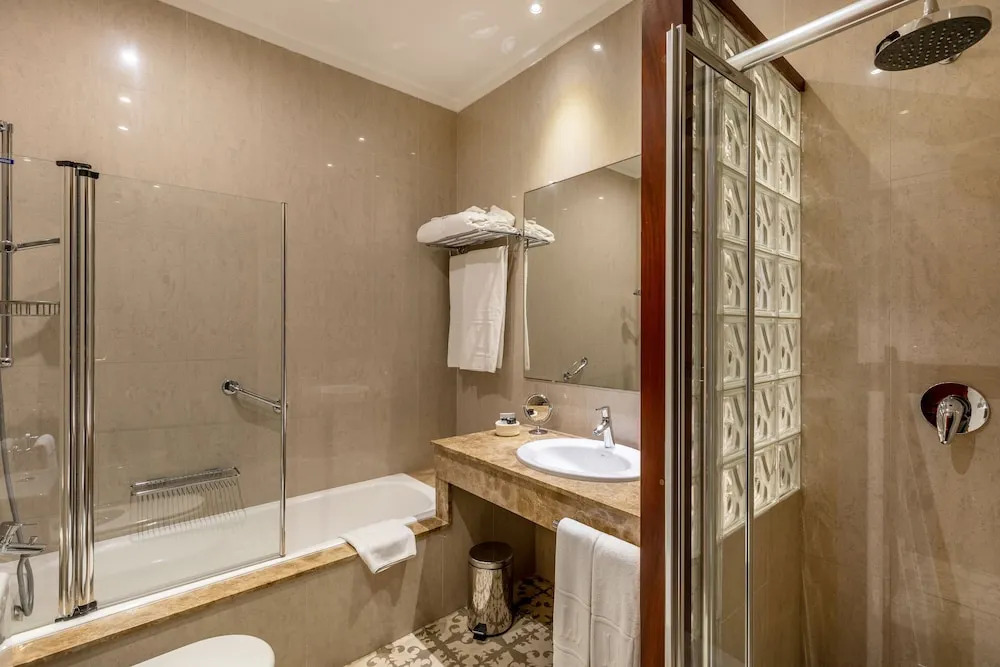 Hotel Llenaire