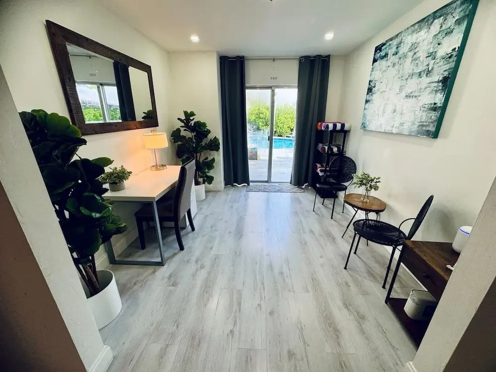 Private Heated Pool & Lovely Home
