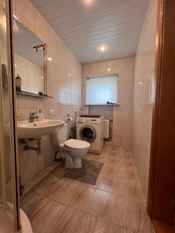 Private room, private bathroom, private entrance in private house
