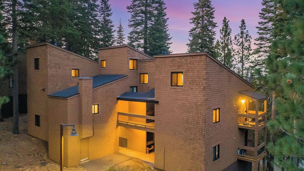 Ski-in/ski-out Access to Northstar Resort, Near Truckee Sierra by Avantstay