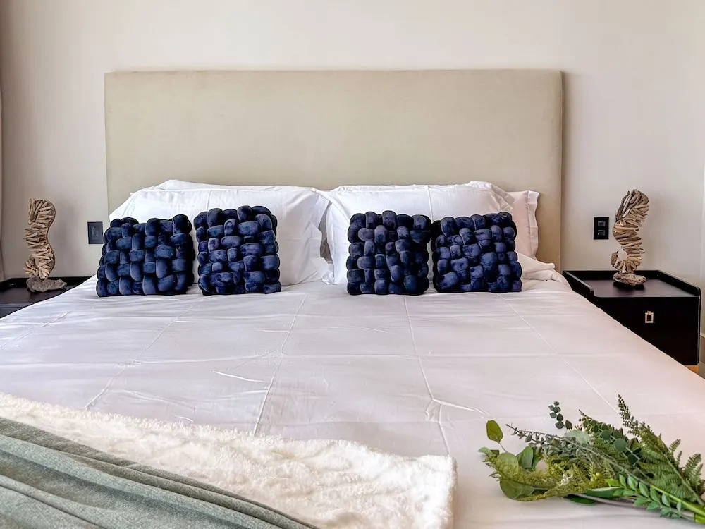 Marina Garden Penthouse 3 Bedroom Apartment