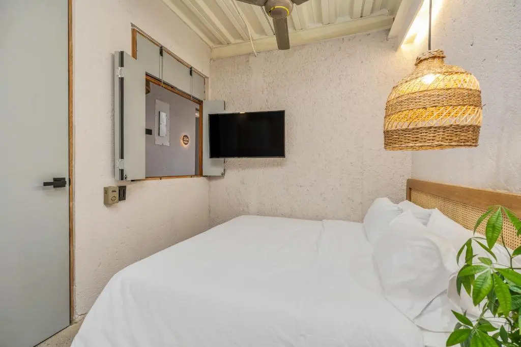 Botánica Hotel Manila by HOUSY
