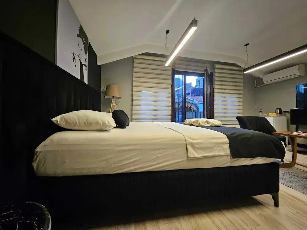 Ji̇rhouse Sariköşk Sui̇t