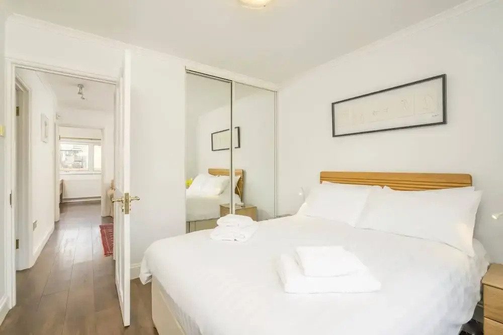 Elegant 3 Bedroom Flat Close to Kensington Garden