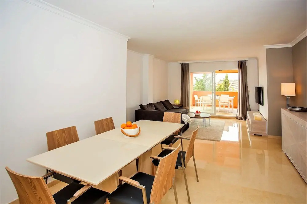 Beautiful and Spacious, 3 bedroom apartment LA23