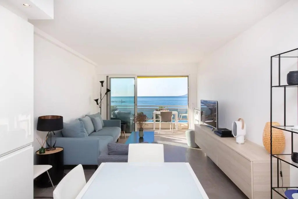On la Croisette: luxe 2 bedrooms/ 2 baths