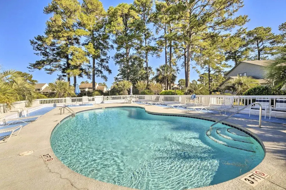 4 Mi to Cherry Grove Beach: Studio w/ Pool!