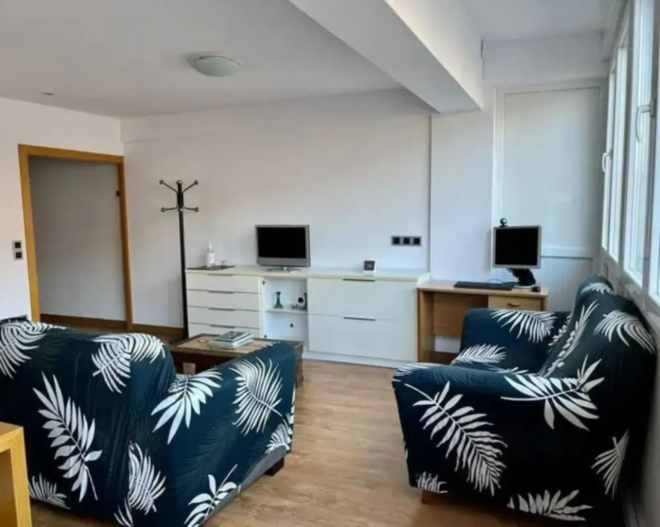 Large Apartment Near Fira and City Center
