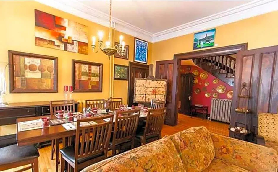 Carriage House Inn