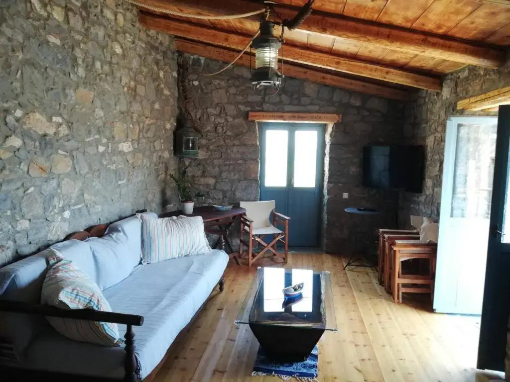 Pappou's Traditional Cottage at Epano Elounda