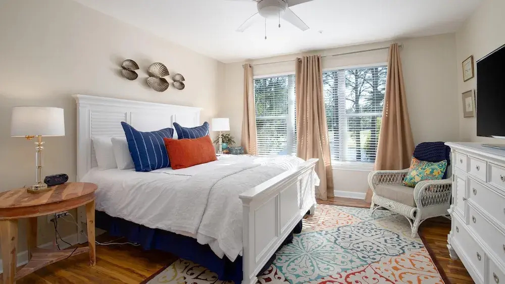 CONDO with GOLF CART and short walk to Village of Baytowne Wharf