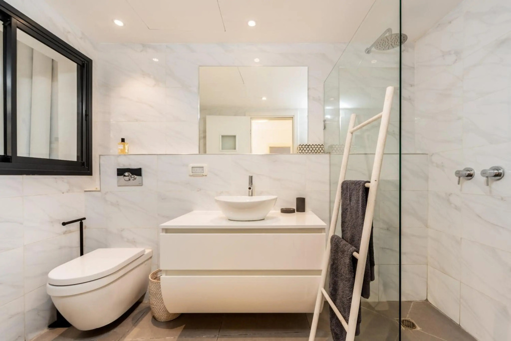 2 Bedroom Duplex with Amazing Sea View Terrace