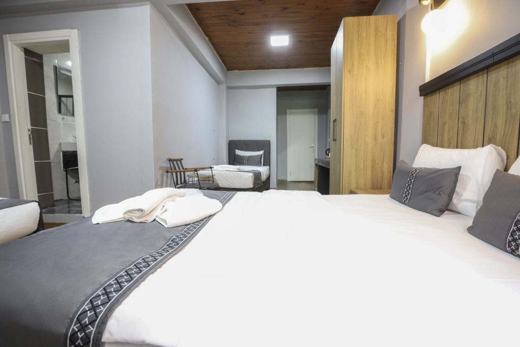 La Pera Suites