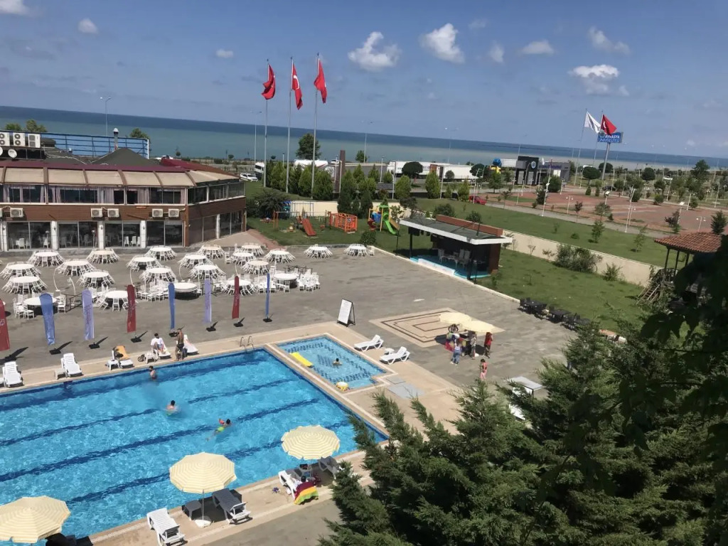 Green Palace Suite Hotel