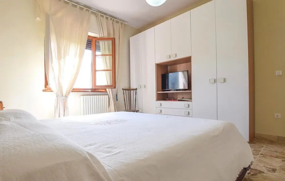 Beautiful Apartment in Piano di Mommio With Outdoor Swimming Pool, Wifi and 3 Bedrooms