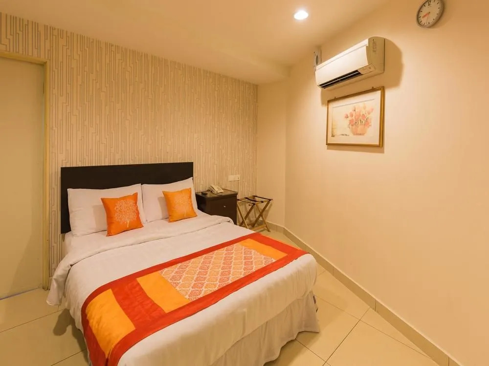 OYO 175 Lotus Hotel