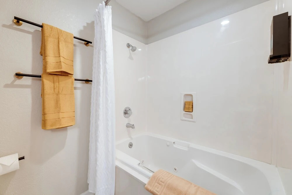 Fireplace, Indoor Pool Access! Family Branson Unit