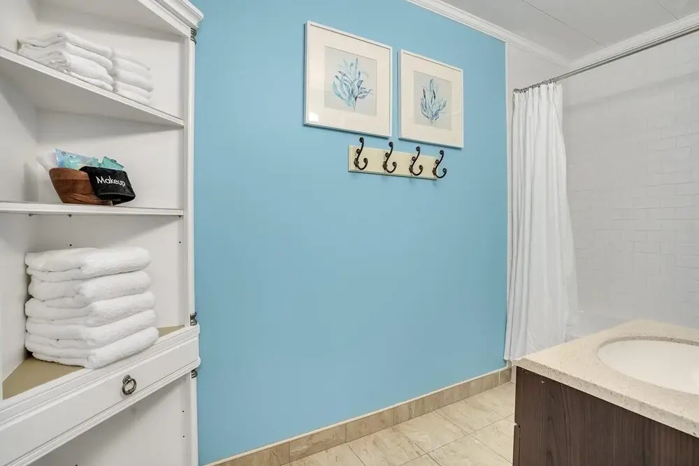 Gullway Villas 408 Unit 204 2 Bedroom Condo by Redawning