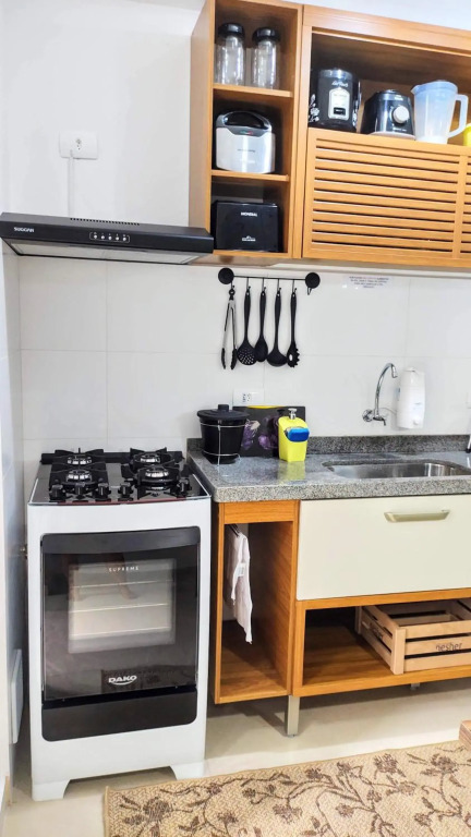 Apto Centro Ubatuba com Varanda Gourmet, Suíte e Piscina